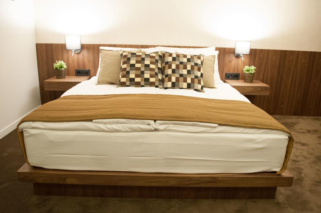 Nomad Luxury Suites Belgrado Buitenkant foto