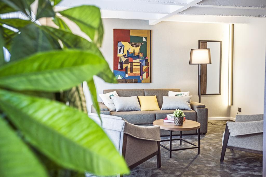 Nomad Luxury Suites Belgrado Buitenkant foto